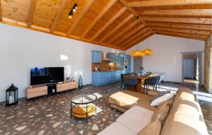 4 Bedroom Cozy Home In Krusevo 