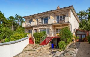 Awesome Apartment In Silo