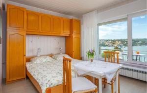 Awesome Apartment In Silo