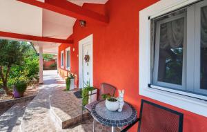 3 Bedroom Beautiful Apartment In Pula