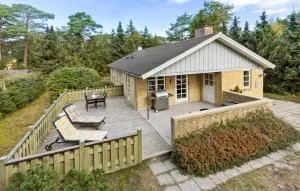 3 Bedroom Nice Home In Nexø - Gadeby