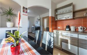 Gorgeous Home In Vodnjan With Wifi 