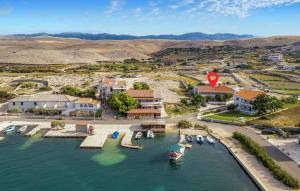 2 Bedroom Lovely Apartment In Kustici 