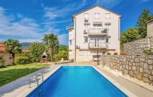 2 Bedroom Lovely Apartment In Rijeka