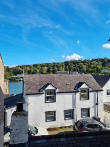 Ferrymans Cottage - Iconic Listed Building