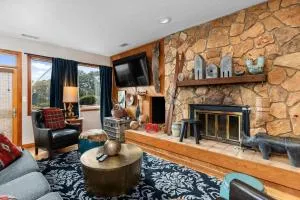 Diamond Hill Studio 09 with Wintergreen Advantage - Lyndhurst