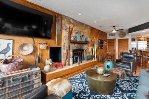 Diamond Hill Studio 09 with Wintergreen Advantage