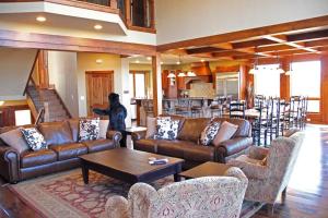 Mountaintop Lodge with Wintergreen Advantage