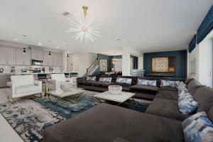 VIP Villa Near Disney with Toy BR, Theater & Arcade