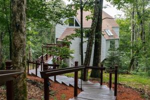 Black Dog Treehouse with Wintergreen Advantage - 3hvězdičkové hotely ve městě Wintergreen