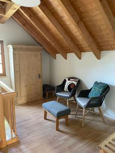 Neu renoviertes 2Zi Appartment im DG