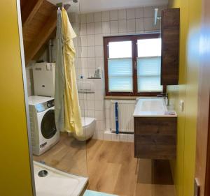 Neu renoviertes 2Zi Appartment im DG