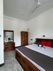 Sambo White House Hikkaduwa - 5BD Entire Villa