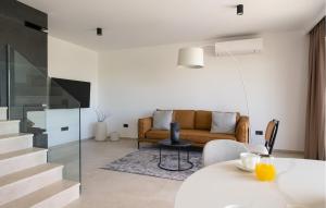 Gorgeous Home In Bale 