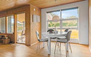 3 Bedroom Gorgeous Home In Bogø By