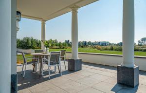 Cozy Apartment In Kamperland With Wifi