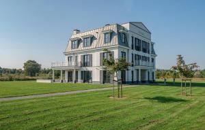 Cozy Apartment In Kamperland - 5hvězdičkové hotely ve městě Kamperland