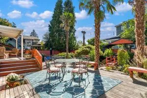 Elegant Rose City Retreat with Sauna & Pool Table - 梅伍德公园