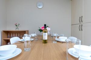 Spacious 3 Bedroom Whitechapel City Home - 9 mins from Tower Bridge with Free Parking & Garden