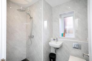 Hömli Terraced House Close2M1