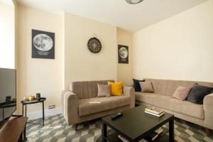 Hömli Terraced House Close2M1