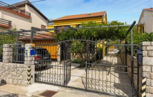 4 Bedroom Lovely Home In Selce