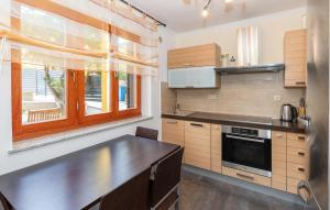 4 Bedroom Lovely Home In Selce