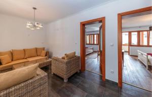 4 Bedroom Lovely Home In Selce