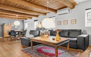 Beautiful Home In Grenaa With Wifi