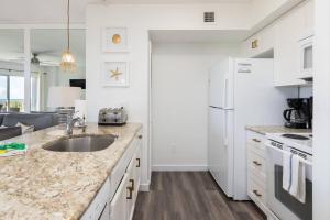 Lazy Daze Double King Suite Ocean Pointe 2310