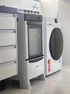 ESPETACULAR!! Apto na PRAIA DE ITAPARICA - Com Wi-Fi 360mbps, Ar Condicionado, Estacionamento, Globoplay e Cozinha Completa