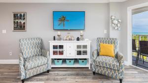 Sea View and Sunrise Top Floor Ocean Pointe 2412