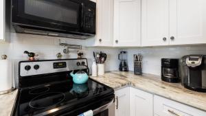 Sea View and Sunrise Top Floor Ocean Pointe 2412