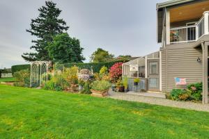 Idyllic Enumclaw Studio with Mount Rainier Views