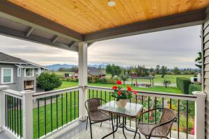 Idyllic Enumclaw Studio with Mount Rainier Views