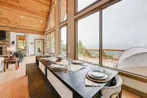 Nantahala Forest Cabin w Fire Pits & Hot Tub!