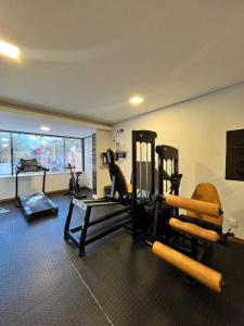 Apto em condomínio com praia em Angra com piscina, sauna e garagem