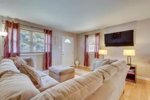 4 Mi to Dtwn Home with Fenced Yard in Portsmouth! - Портсмут