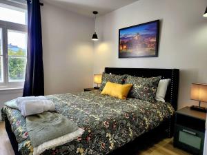 5Min to Falls Historic RiverView