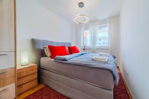 Apartment Saga With Terrace And Parking - Happy Rentals