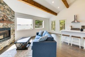 Waterfront Roque Bluffs Hideaway with Private Beach