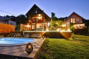 Twin Oasis Retreat with Pool & Spa - Happy Rentals - Žitomir
