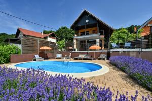 Twin Oasis Retreat with Pool & Spa - Happy Rentals