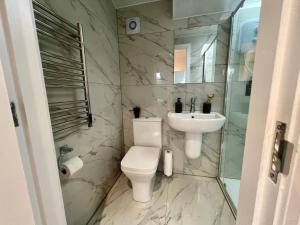 2 Bed Preston City Centre Flat - Sleeps 4 with parking