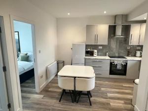 2 Bed Preston City Centre Flat - Sleeps 4 with parking