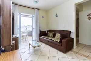 1134 Apto 2 dormitorios no centro de Bombinhas 100 m da Praia