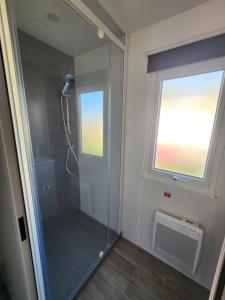 Campings Mobil-home climatise a Valras Plage dans le camping 4 etoiles les Sables du midi a 800m de la plage : photos des chambres