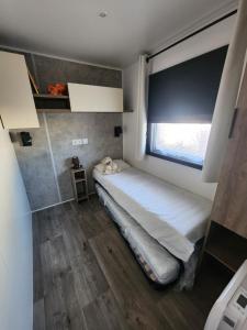 Campings Mobil-home climatise a Valras Plage dans le camping 4 etoiles les Sables du midi a 800m de la plage : photos des chambres