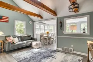 Waterfront Cape Cod Cottage on Peters Pond - 马什皮