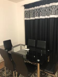 Luxury Kingsize Bedroom with Private Bathroom